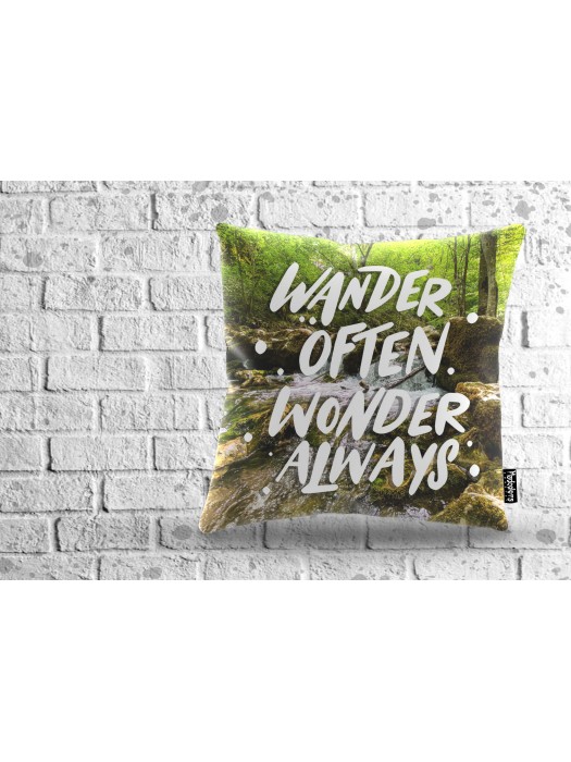 Декоративна възглавница с надпис Wander often wonder always